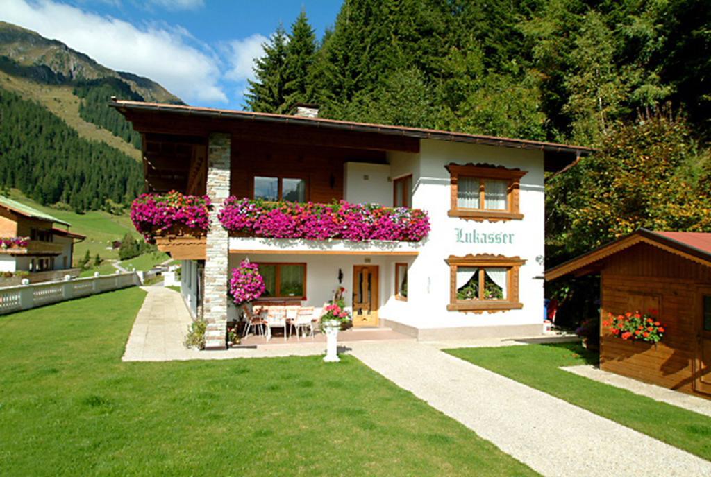 Bed & Breakfast Gaestehaus Lukasser