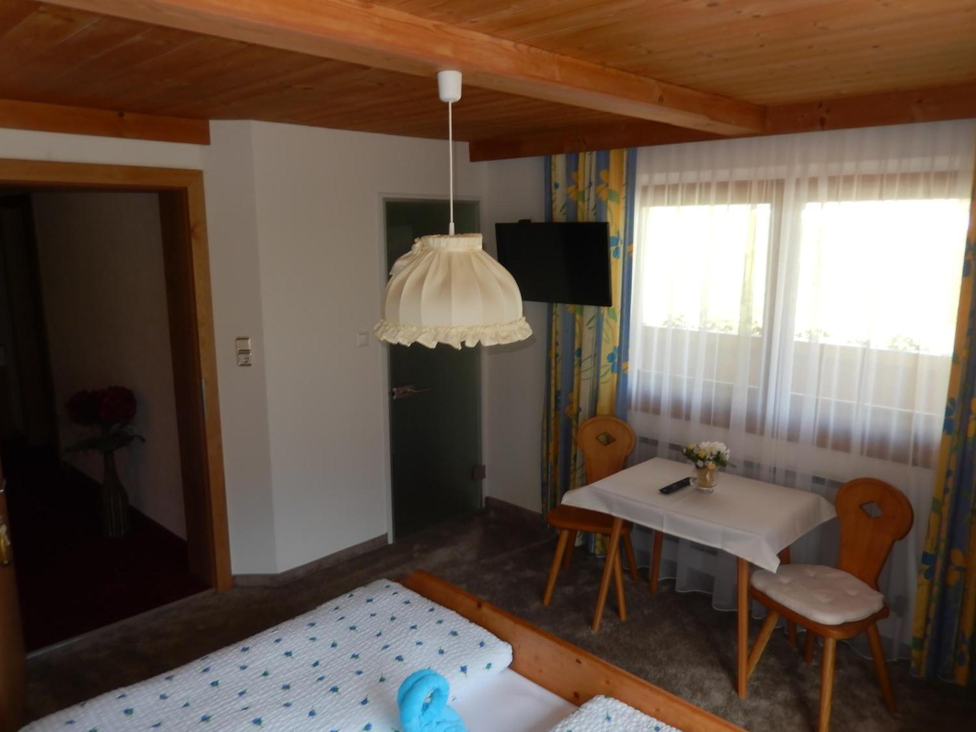Bed & Breakfast Gaestehaus Lukasser